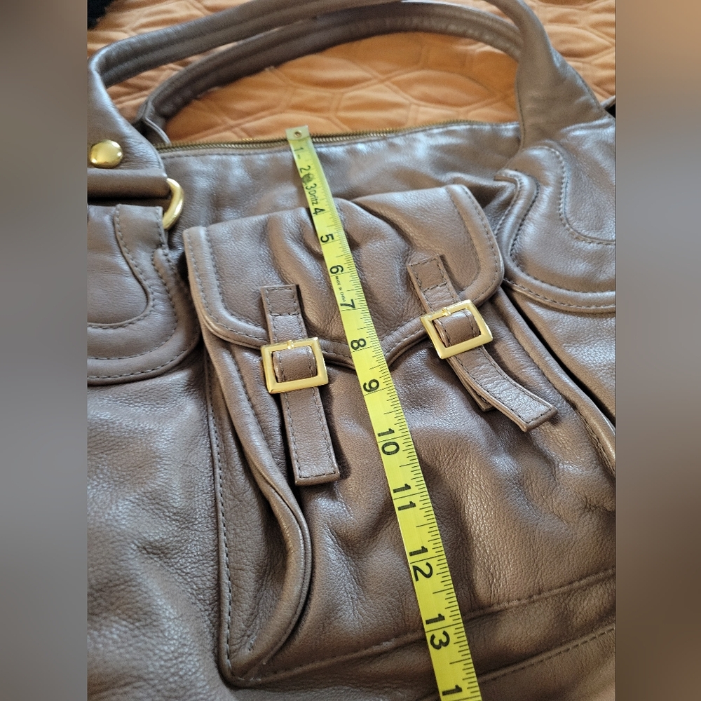 Beautiful Bulga Leather Bag - Picture 9 of 14